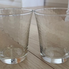 ガラス製コップ２つ