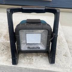 持ち運び便利👍🏼マキタ充電式ライト