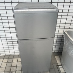 2016年製、2ドア冷蔵庫の画像