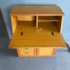 折り畳み机　キャビネット　タンス　勉強机　事務机　棚の画像