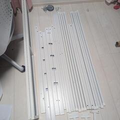 セミダブルサイズのベッドフレームの画像