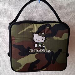 ハローキティ・迷彩柄キティのバッグとぬいぐるみ・未使用の画像