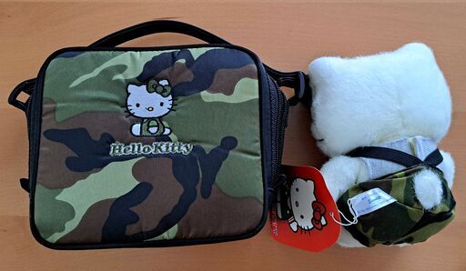 【激レア・新品未使用】ハローキティ 迷彩柄ポーチ ハローキティ・迷彩柄キティのバッグとぬいぐるみ・未使用 (もも