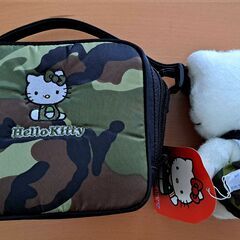 ハローキティ・迷彩柄キティのバッグとぬいぐるみ・未使用の画像
