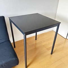 ソファベッド、机の画像