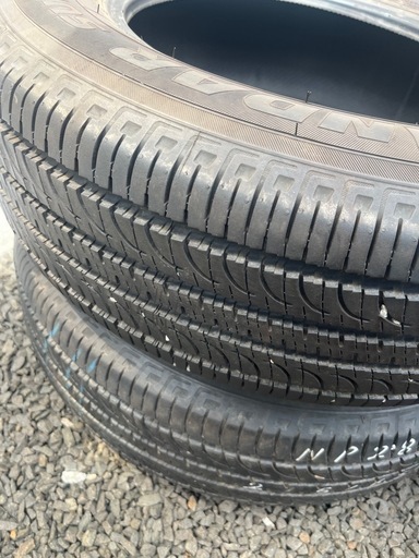 タイヤ　215/65R16　