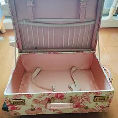 スーツケース:リズリサとマイメロのコラボの画像