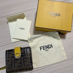 FENDI フェンディ 二つ折り財布（箱・保存袋付き）