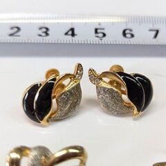 ☆アクセサリー　イヤリング３種　木の葉銀黒　他 中古品の画像