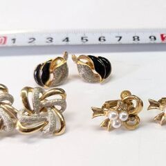 ☆アクセサリー　イヤリング３種　木の葉銀黒　他 中古品