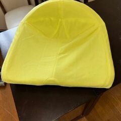 お尻マットのような、椅子の上において、背筋を伸ばすためのクッション。