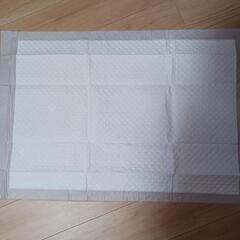 (最終価格)おねしょ紙のシーツ8枚とそれよりかは少し小さめの紙のシーツ1枚の画像