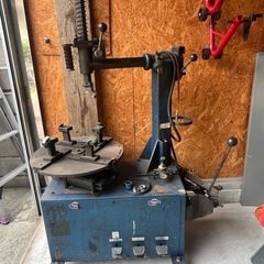 興和精機　200V タイヤチェンジャー プ　ＫＦ-52-6B 中...
