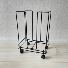 美品　ダンボールストッカー