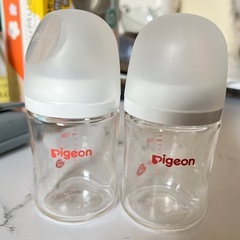 哺乳瓶2本(乳首Mサイズ)