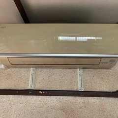 古いエアコン