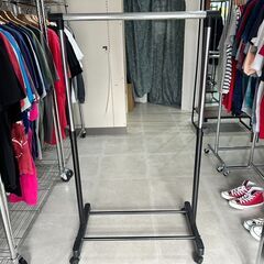 【先着順　1台100円でお譲りします】ハンガーラック各種　計3台！
