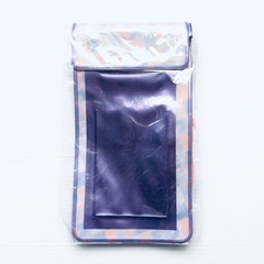 新品未開封★WEGOの防水スマホケースの画像