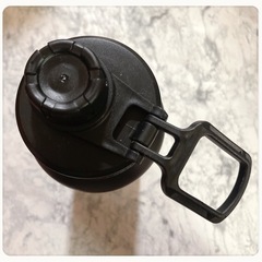 ꒰未使用꒱ステンレス製 直飲み 水筒 1L 黒 大容量の画像
