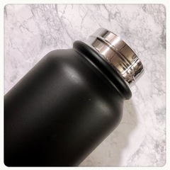 ꒰未使用꒱ステンレス製 直飲み 水筒 1L 黒 大容量の画像