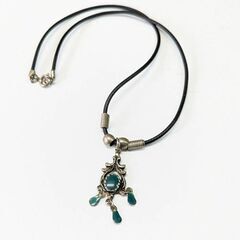 ☆アクセサリー　ネックレス１種　グリーンアクセント　中古品　　の画像