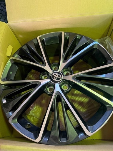 【最終値下 】60プリウス 
純正19インチホイール