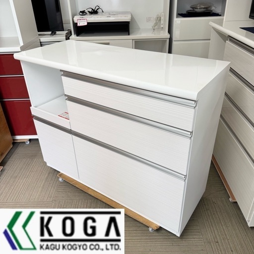 【展示未使用品‼️】定価123,200円♪ 現行モデル 古賀家具工業 120cm幅キッチンカウンター《アリエス》 食器棚 収納家具 艶あり木目調ホワイト♪