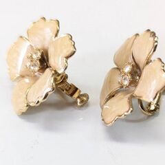 ☆アクセサリー　イヤリング１種　フラワーイヤリング　ベージュ　中古品　の画像