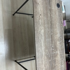 木目調の机の画像