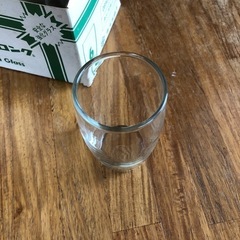 ガラスコップの画像