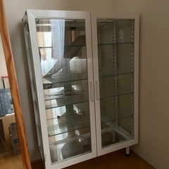 ガラスキャビネット