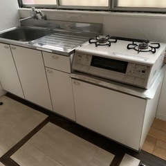 台所　　流し台　シンク　ガス台　