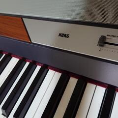 【受け渡し予定者決定】電子ピアノ　KORG SP-250　ペダル、台付きの画像