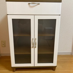 中古の食器棚