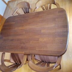 [5月末迄掲載] [無料] ダイニングテーブル(幅150cm 奥行90cm 高さ66cm)と椅子4脚セットの画像