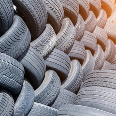 【無料】廃タイヤ差し上げます！ビニールハウスやシートの重しに最適！の画像