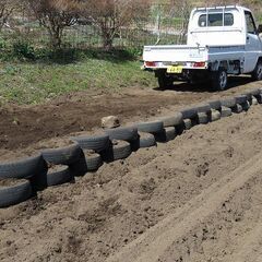 【無料】廃タイヤ差し上げます！ビニールハウスやシートの重しに最適！の画像