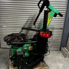 自動車　タイヤチェンジャー  片側サポート　タイヤ交換の画像