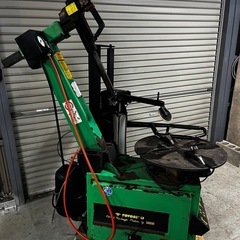 自動車　タイヤチェンジャー  片側サポート　タイヤ交換の画像