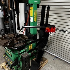 自動車　タイヤチェンジャー  片側サポート　タイヤ交換の画像