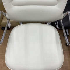 【トレファクマーケット久喜店】Vitra　ワークチェアーの画像
