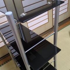 お取引中　おしゃれな‼️スチールラック？ガラス天板（強化ガラス）の画像