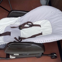 美品　コンビ ネムリラ ハイローチェア カメラストラップ 