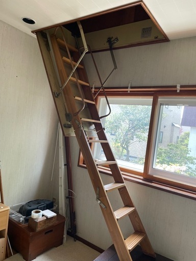 屋根裏　小屋　階段
