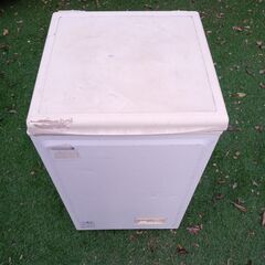 (ジャンク品)冷凍庫、英国製ノーフロスト冷凍庫　 SNF105D