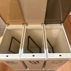 キャスター付きゴミ箱　3点セット の画像