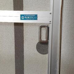 集合住宅用　網戸　　横幅約88ｃｍ ✖約186ｃｍ　使用は少ないものを買取していますの画像