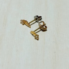 K18 ダイヤモンド リーフタイプピアス