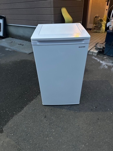 アイリスオーヤマ 冷凍庫 60L 小型 家庭用 静音 省エネ ノンフロン 前開き 温度調節5段階 ホワイト IUSD-6B-W