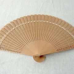 【USED】白檀扇子　工芸品　香木　和装小物　透し彫り